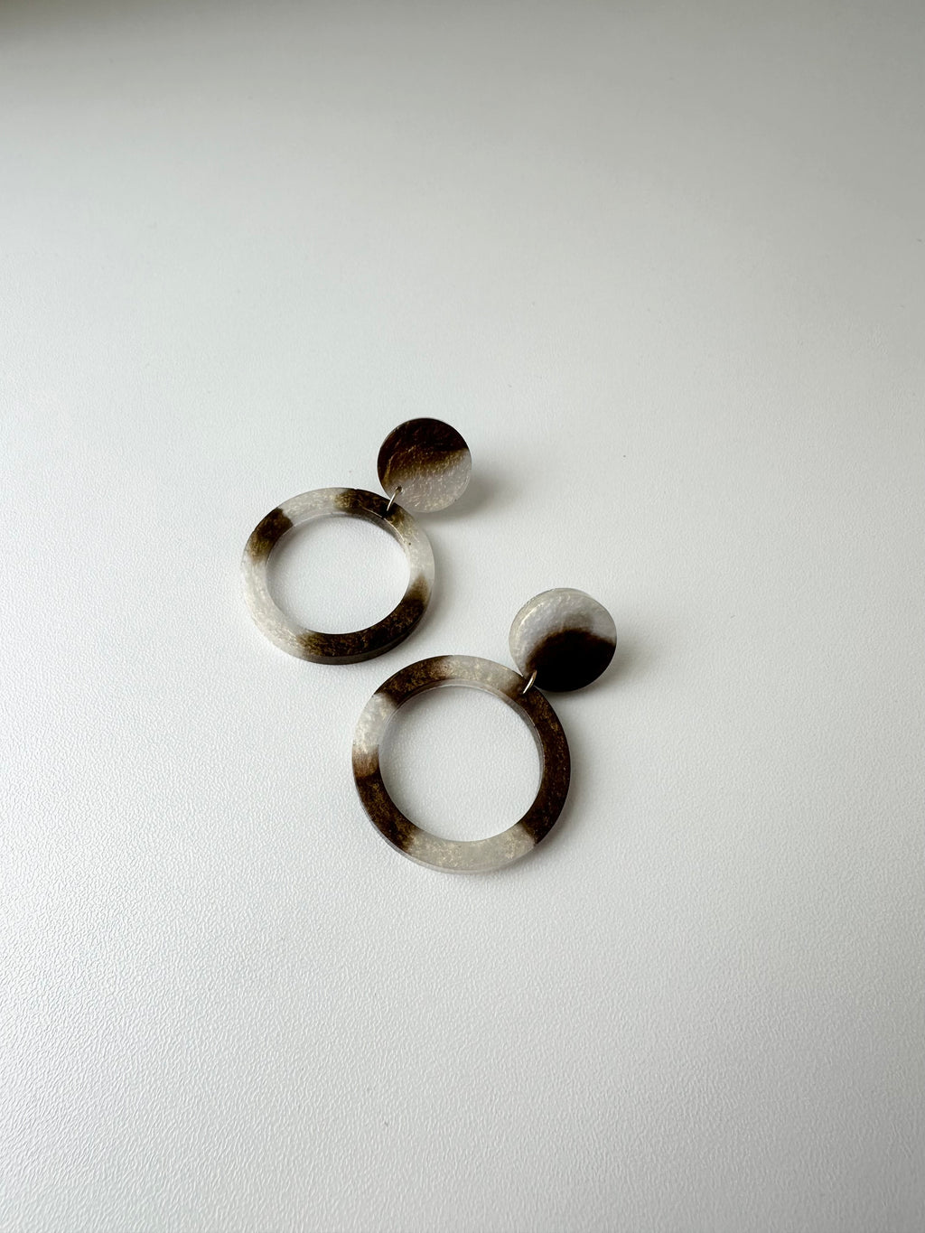 Brown & White Rounds