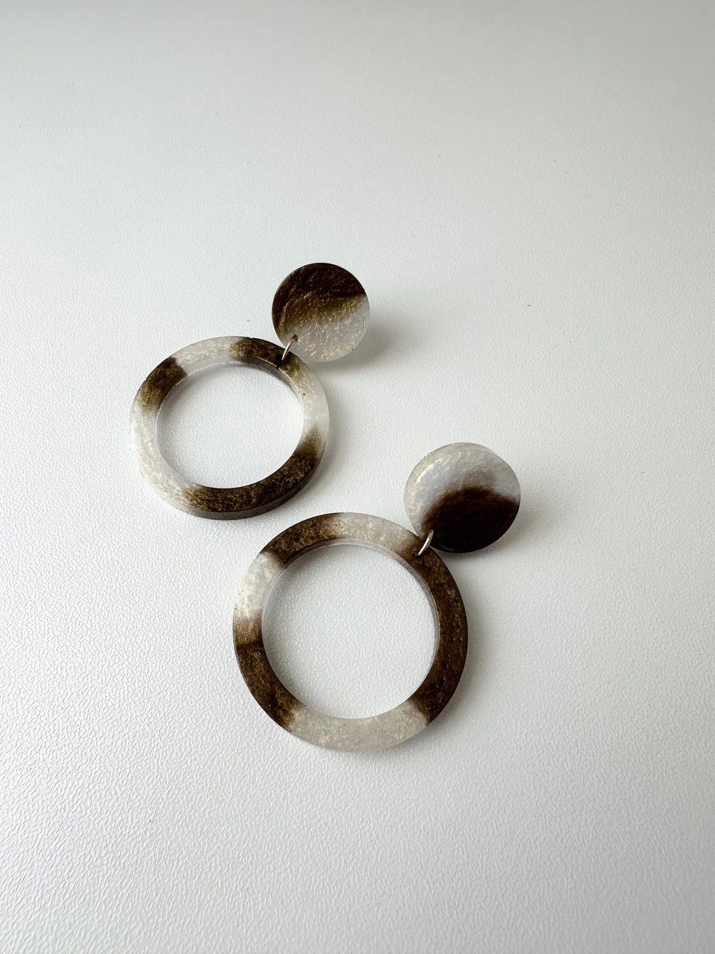 Brown & White Rounds